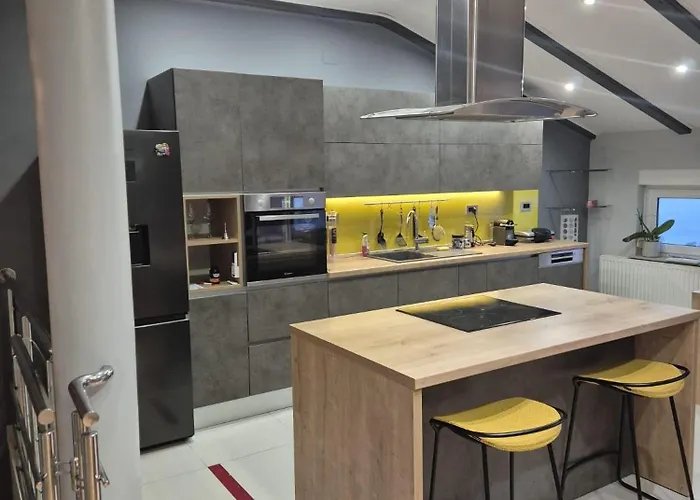 Apartman With Wifi - 16451 Crikvenica